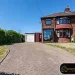 Spacious 3 Bed, 2 Min From A1, Durham
