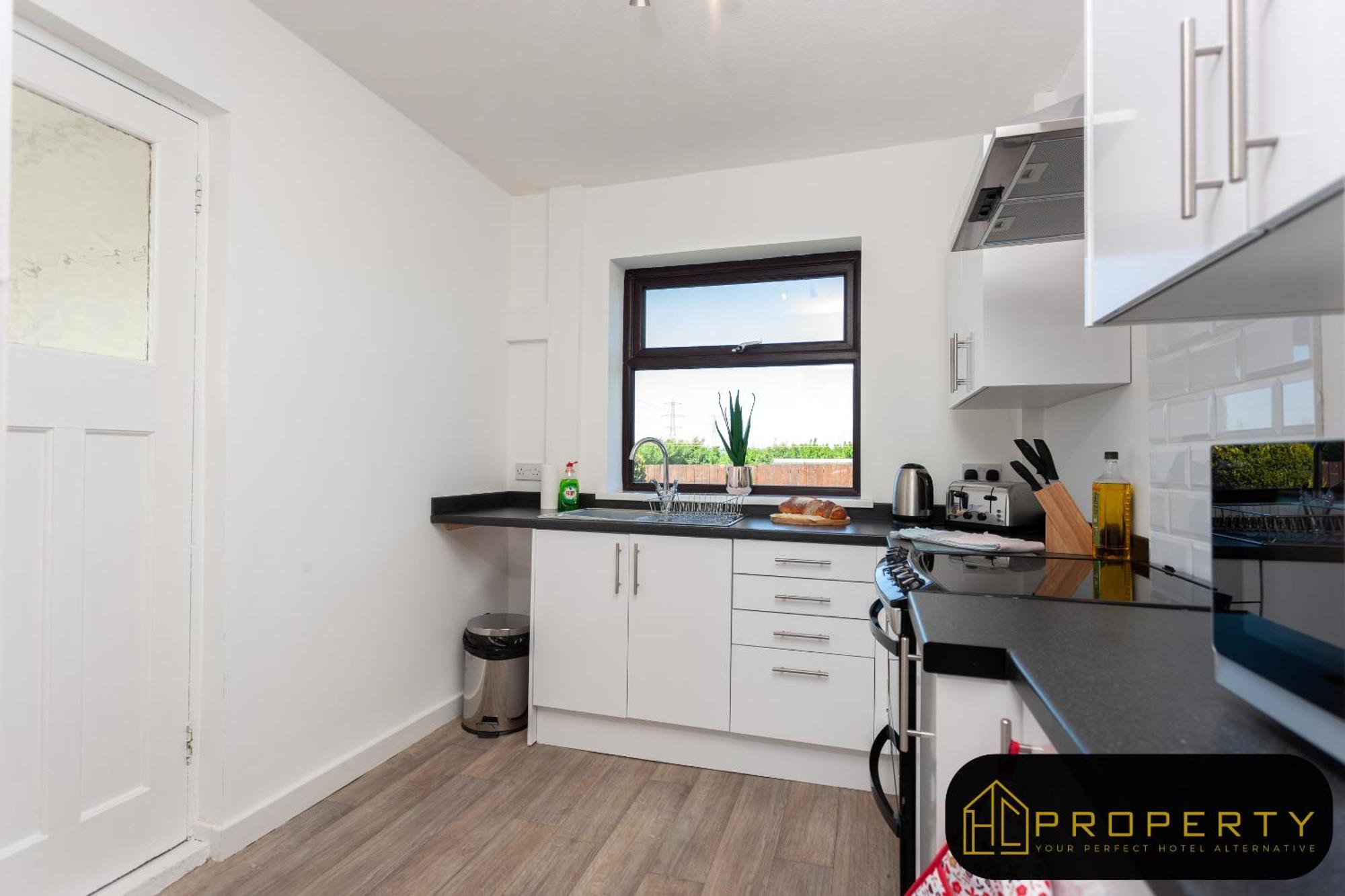 Spacious 3 Bed, 2 Min From A1, Apartment Durham