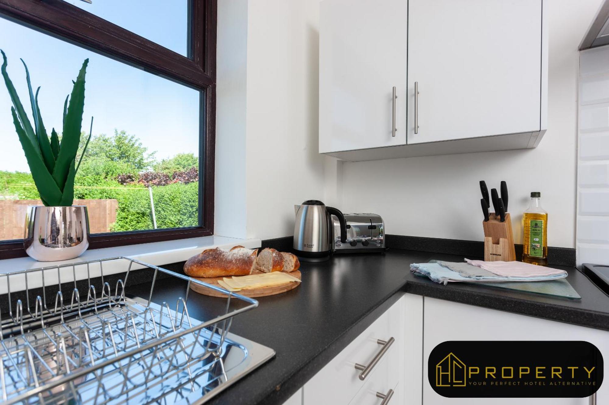 Spacious 3 Bed, 2 Min From A1, *