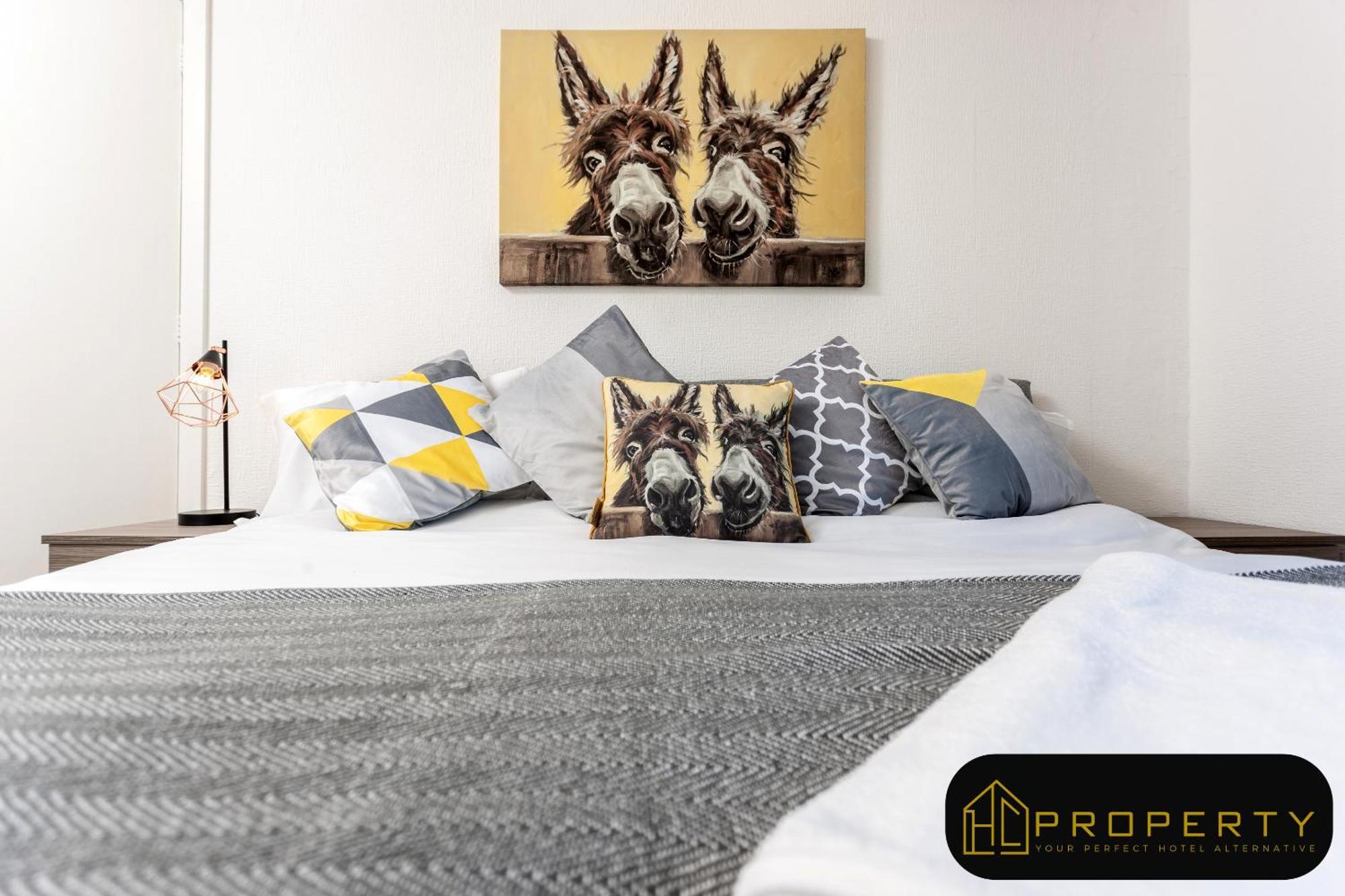 Spacious 3 Bed, 2 Min From A1, * Durham