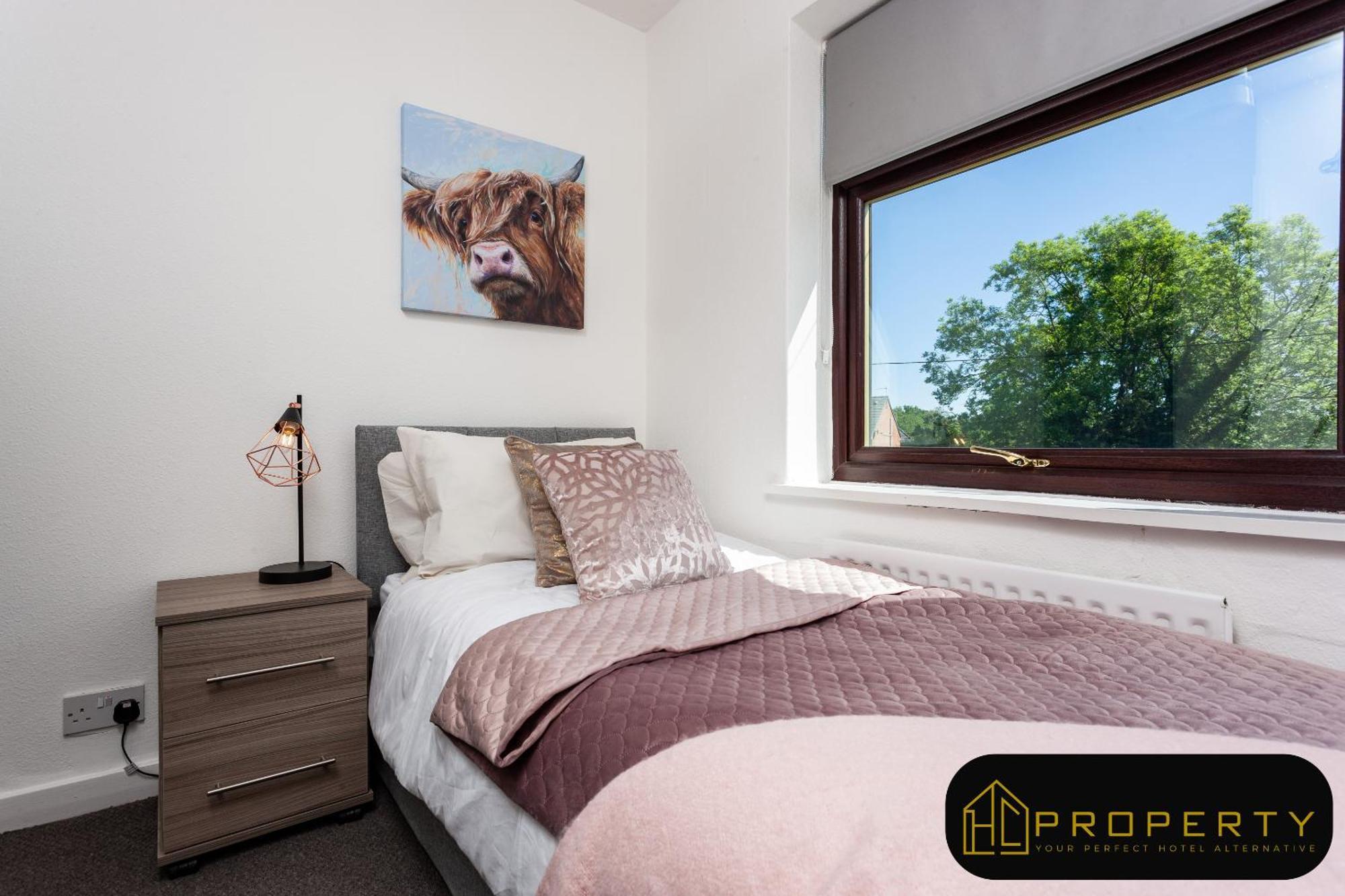 Spacious 3 Bed, 2 Min From A1, * Durham